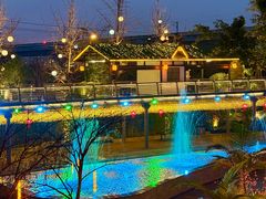 -茅草房·河畔园林火锅