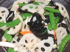 荷塘月色-95号酱骨·一块豆腐(展春园西路店)