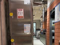 -必胜客(上海华谊新所店)