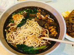 -爆炸头阿姨小四川正宗川味小吃(无任何分店)