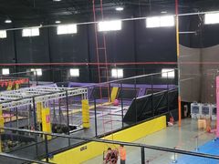 -嘿哟动霸CHUA·新潮玩运动娱乐中心·蹦床滑冰团建乐园