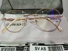 -爱视眸Eyeblling眼镜·依视路·蔡司镜片折扣店(百联南方商城购物中心)