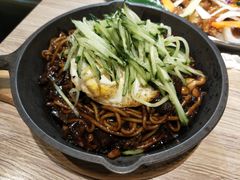 铁板海鲜炸酱面-炒码先生·韩餐炸鸡披萨(西塔店)