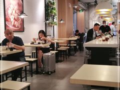 大堂-吉祥馄饨(虹桥火车站店)