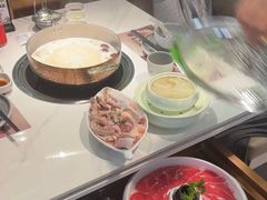 -洪氏嗨捞·广东猪肚鸡·椰子鸡火锅(西咸万象城店)