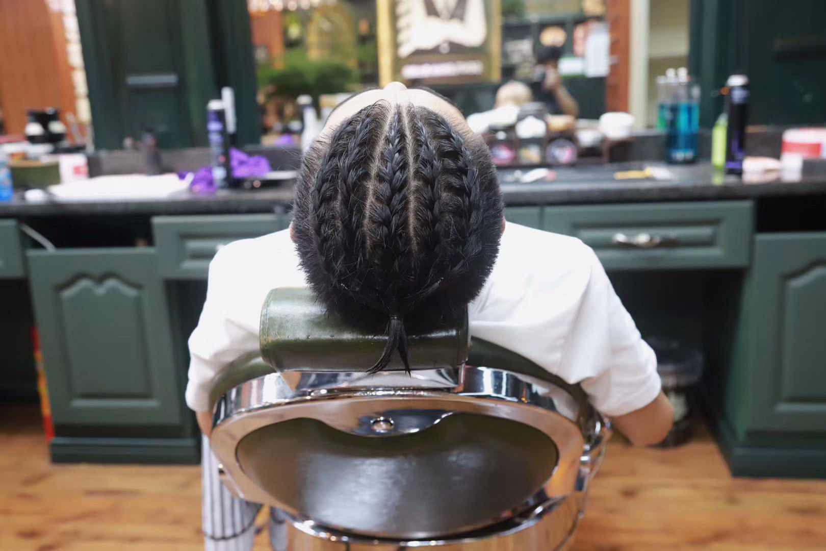 男士短发编辫子