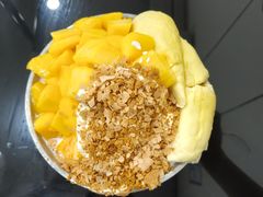 榴莲芒果芝士奶盖绵绵冰-水牛奶皇后糖水铺(深圳总店)