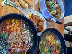 -爆炸头阿姨小四川正宗川味小吃(无任何分店)