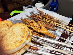 -三个大叔烤羊肉串·歌手驻唱·碳烤鲜肉(西三旗店)