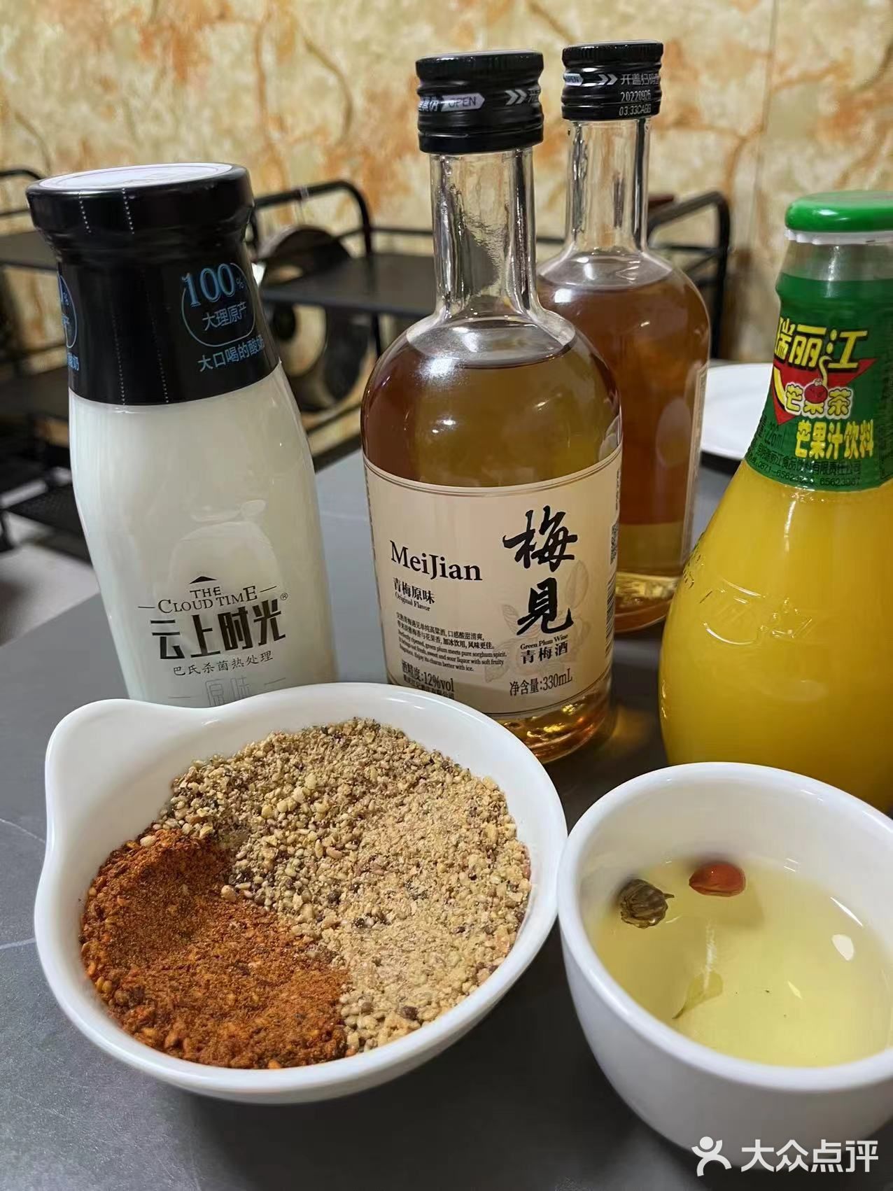 蒲公英丽江石板烧烤甘家寨店的招牌菜品，真是让人垂涎欲滴！