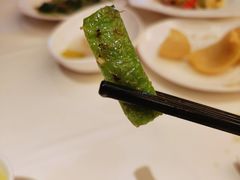酸辣藕芽炒爽肉-利苑酒家(合景国际金融广场店)
