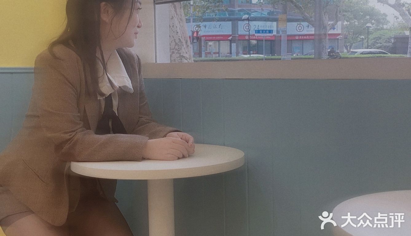 超好拍的可爱电车咖啡馆