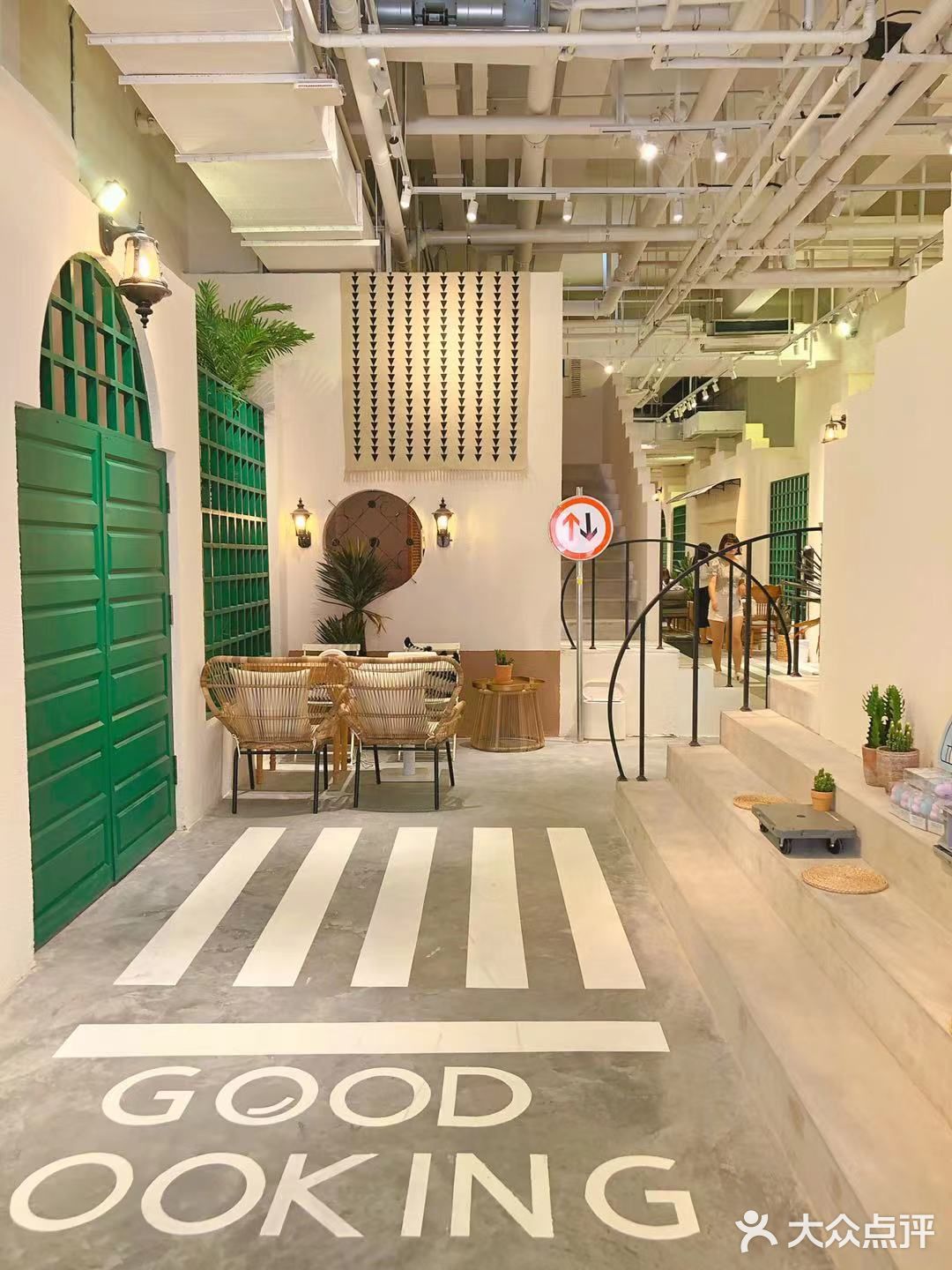 西北首家超大美甲集合店  白色房子开业啦。