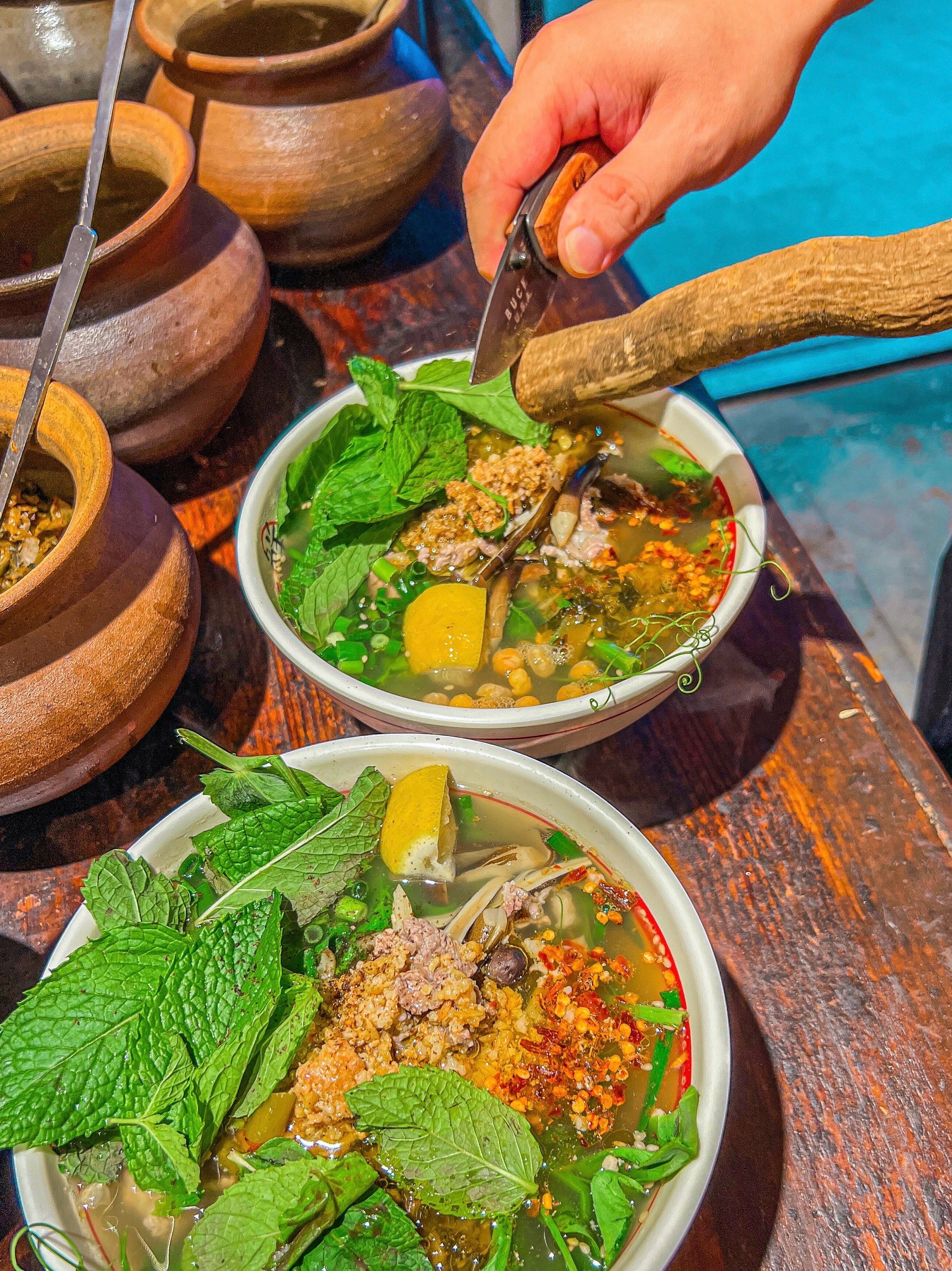 沈阳居然也能吃到这种云南木棍米线了 这个小木棍是木姜子