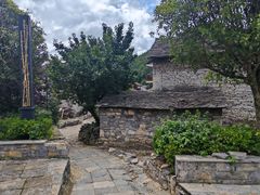 -高荡千年布依古寨旅游景区