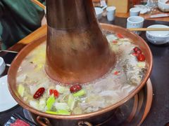 -果松木炭酸菜铜火锅·外婆参鸡汤