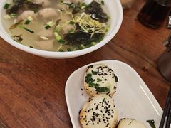 鲊肉馄饨-三两春肚肺汤(崂山路店)