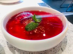 鲜火龙果冰粉-老佛爷铜炉蛙锅(海岸城店)
