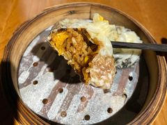 玉女藏金蛋黄芝士纸皮烧麦-鑫震源·苏式大虾生煎(山塘街店)