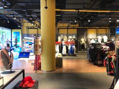 -阿迪达斯(百联徐汇商业广场运动旗舰店)