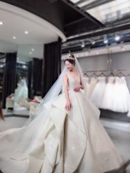 -艾米丽婚纱礼服