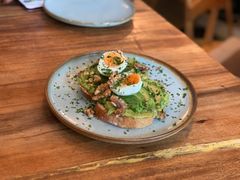 牛油果煮蛋吐司-RAC BAR(安福路店)