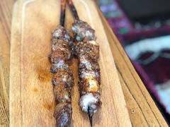 红柳羊肉串-阿里家·新疆烤肉酒場 by MIG