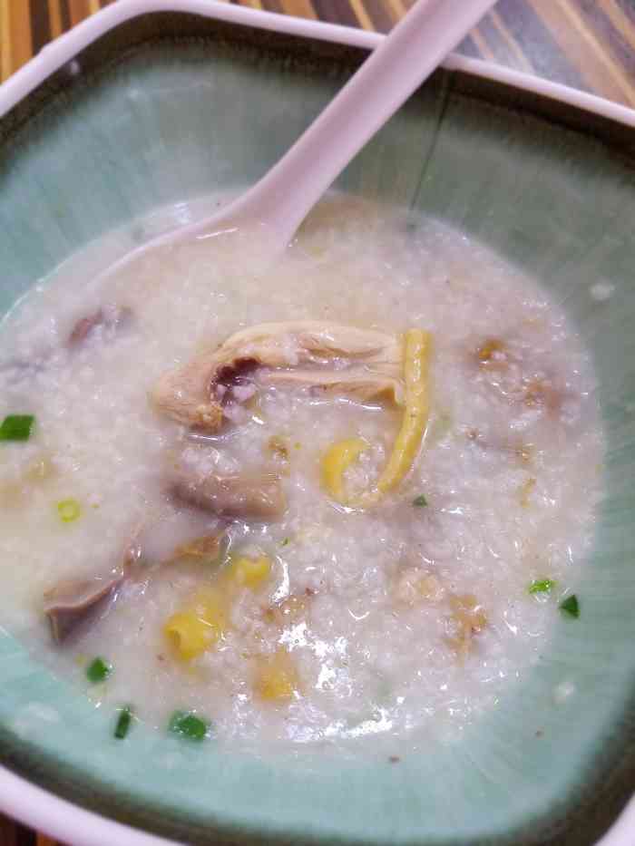 打分 很好吃的鸡杂粥. 鸡杂的处理很惊艳,100%没腥味 鸡肝入口即化.