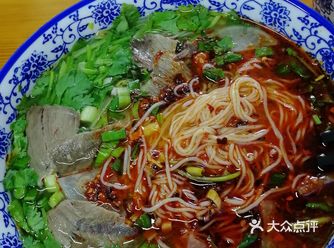 因为经常出差去宁夏，不知不觉中爱上了牛肉面
