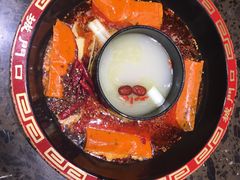 菌汤鸳鸯锅-椒香城门口重庆老火锅(宝安固戍店)