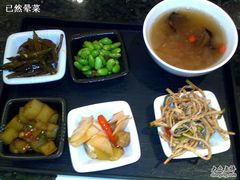 免费凉菜和银耳汤-王家渡火锅店(棕榈泉店)