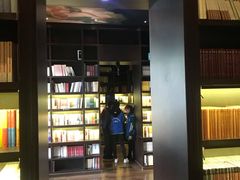 -钟书阁(松江泰晤士小镇店)