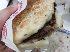 烧饼夹肉-穆得·老周家牛肉烧饼(普利街店)