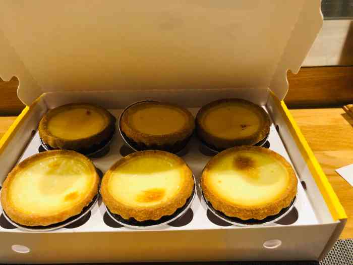 打分 定的外卖,没吃到热乎的,味道还可以,跟传统蛋挞不一样,不是酥皮