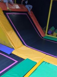 -蹦蹦跳跳(新奥购物中心店)