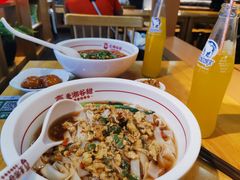 -呷佬·长沙手工米粉(金沙江路店)