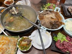 -乡土黄·鲜牛肉火锅·小龙虾(兴业街店)