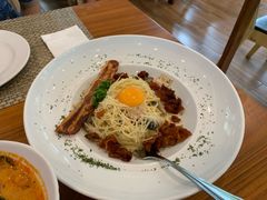 培根奶油意大利面-Chom Cafe and Restaurant