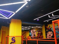 -爱蹦iBOON蹦床运动馆(江汉店)