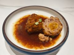 鸭蛋黄狮子头-梅飞酒家(名辉豪庭店)