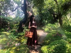 -Chom Cafe and Restaurant