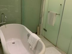 -上海滴水湖皇冠假日酒店