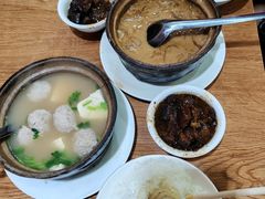 -亮亮小吃砂锅坛肉