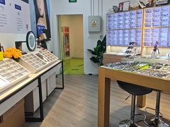 -天空之镜眼镜店蔡司依视路配镜授权零售店(望京颐堤港店)
