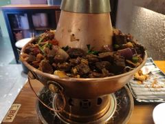 上层牛腩锅-炉小二铜锅牛蛙•川湘菜(三里屯店)