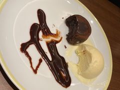 巧克力熔岩蛋糕配香草冰淇淋-萨莉亚意式餐厅(杭州滨江天街店)