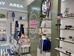 -目上眼镜·蔡司依视路授权(青浦宝龙店)