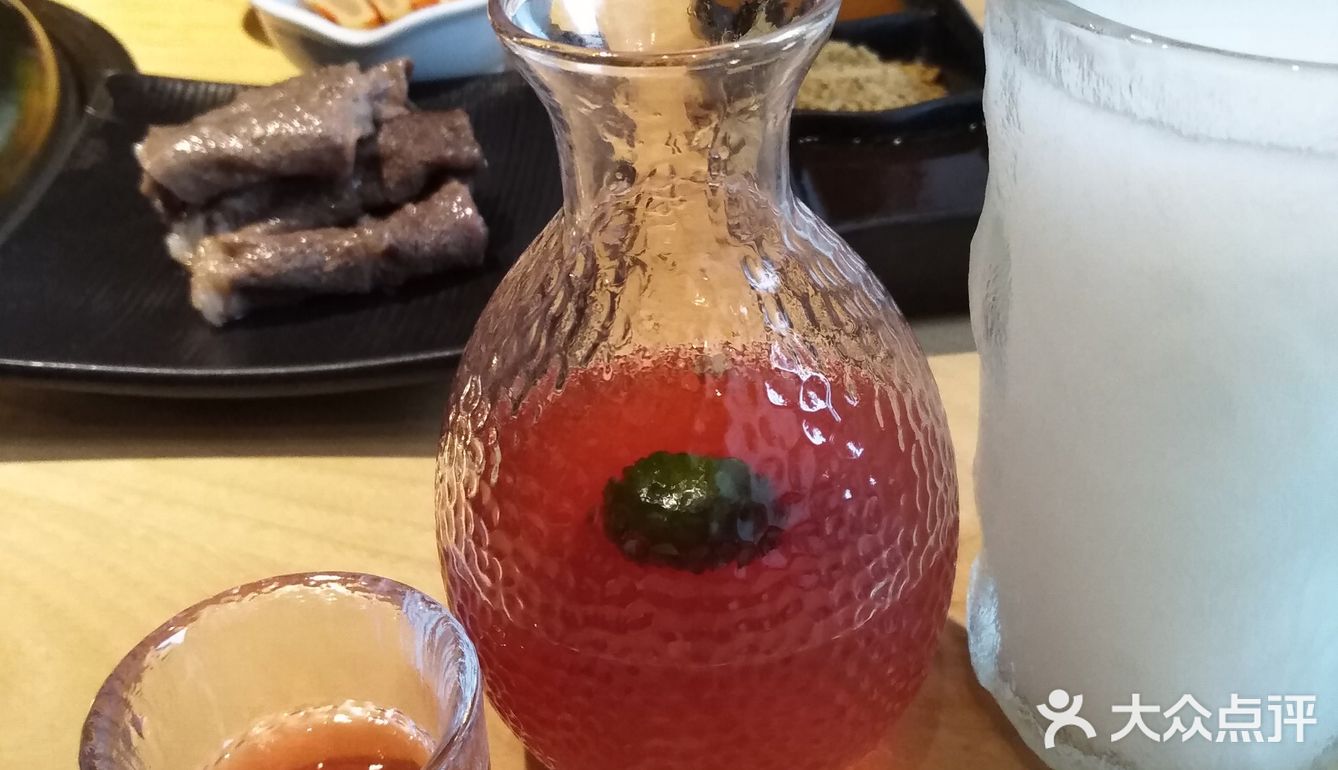 三角牛霖,店员一直帮忙在烤肉,外焦里嫩烤的好香哦