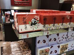 零售区-奇华饼家(北角地铁站店)