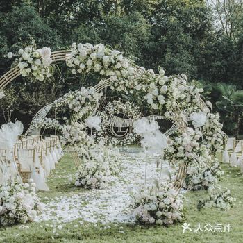 爱由选择开始  很庆幸 我们遇到了对方  并且坚定的